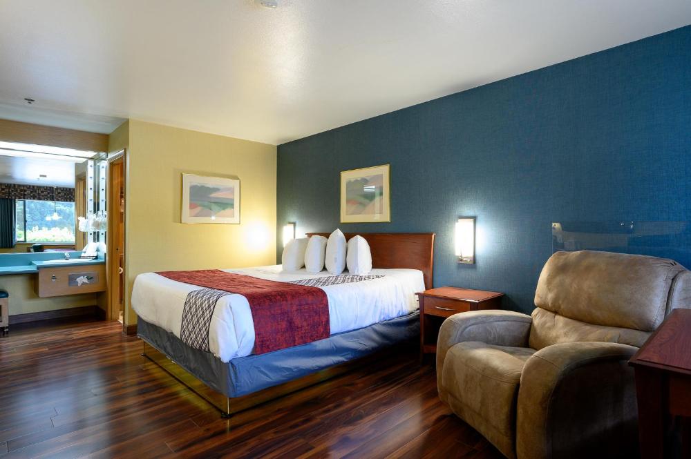 King Room - Non-Smoking interior